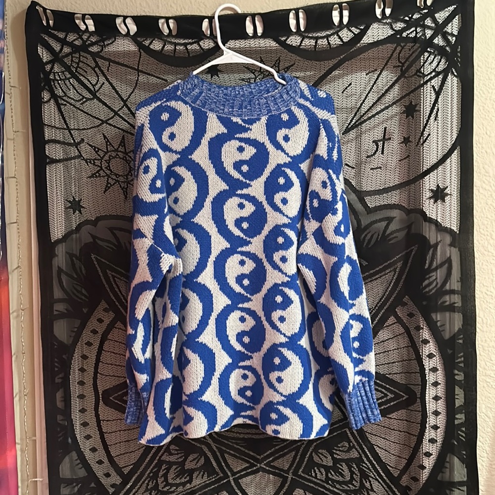 Newly worn ying and Yang blue sweater